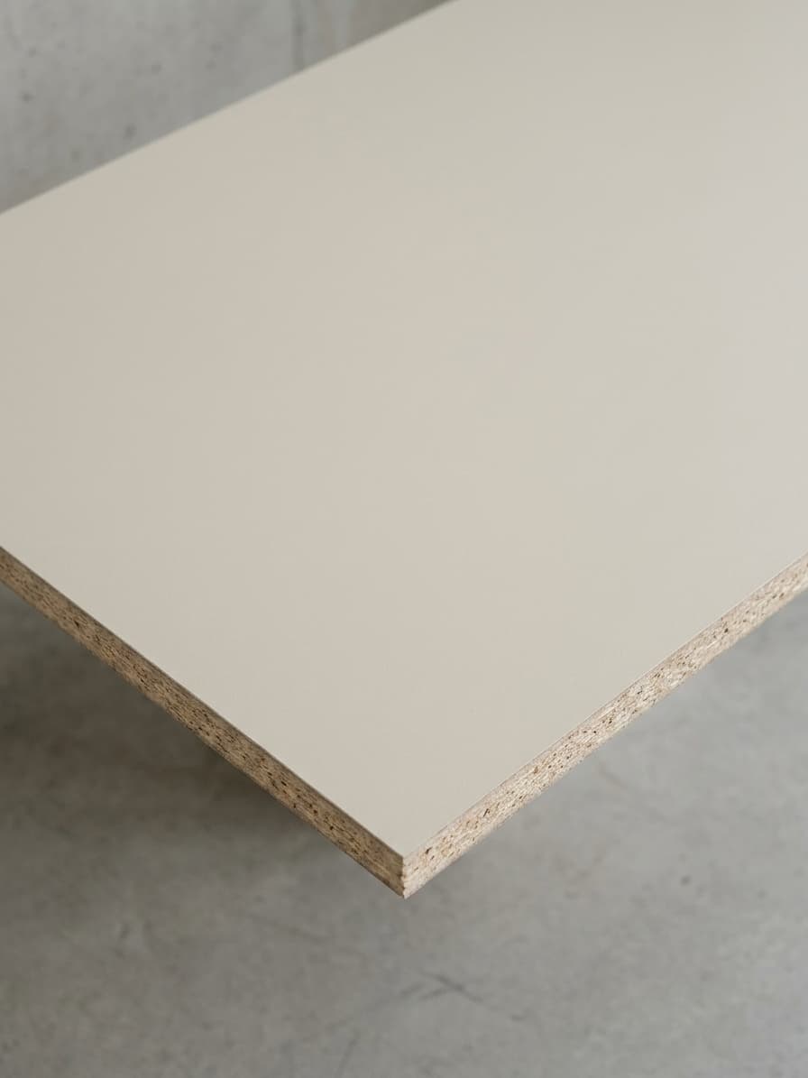 硬質で端正なメラミン化粧板 Came Beige